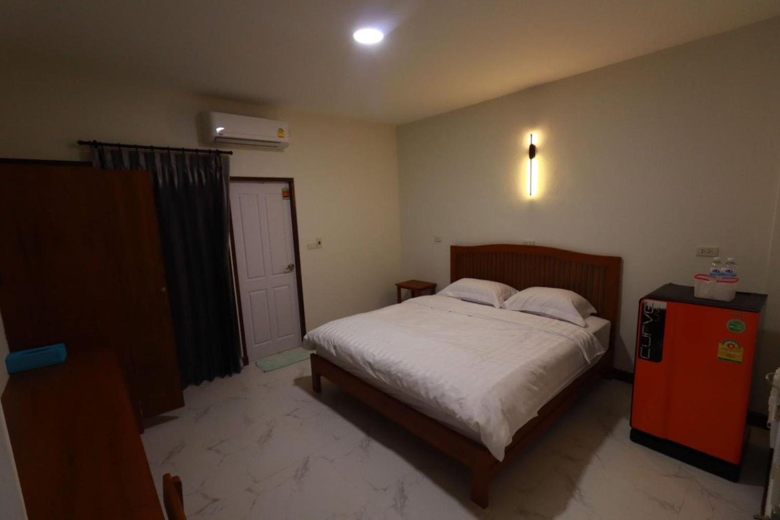 Bk Hotel Mae Sariang Buitenkant foto