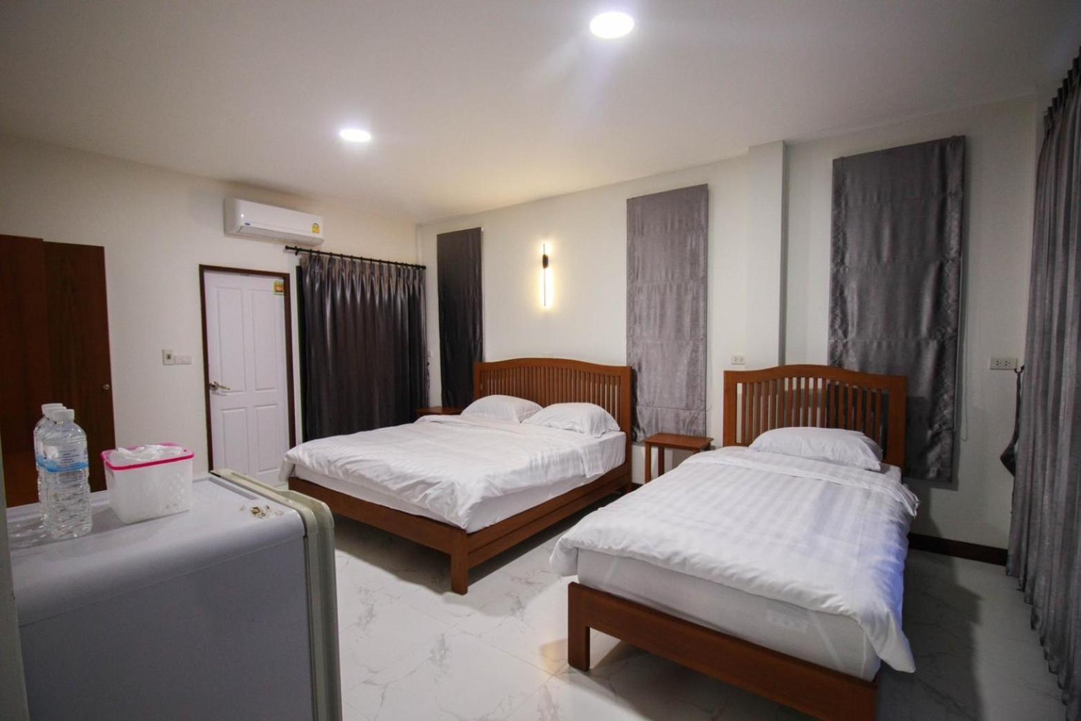 Bk Hotel Mae Sariang Buitenkant foto