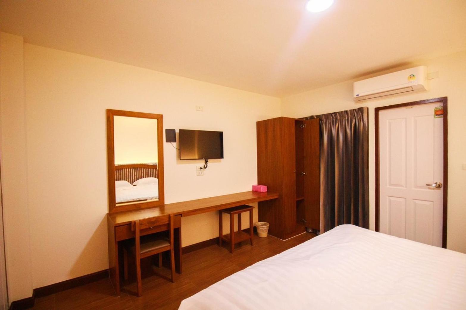 Bk Hotel Mae Sariang Buitenkant foto